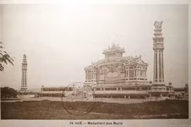 Ảnh bia Quốc Học Huế trăm năm trước, công trình kiến trúc lịch sử đặc biệt 