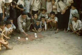 Cảnh mưu sinh trên đường phố Sài Gòn năm 1956