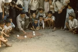 Cảnh mưu sinh trên đường phố Sài Gòn năm 1956