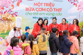 CHIN-SU mang chảo thịt kho trứng khổng lồ lên ăn Tết đặc biệt 