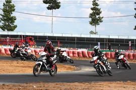 Hơn 70 "xế nổ" Honda đọ tốc độ tại Bình Dương