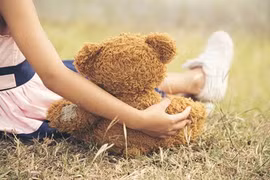 Mẹ đặt gấu bông cho con, rồi hối hận cả đời vì điều đau lòng...