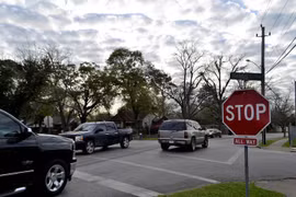 Chuyện lạ hôm nay: Sợ bạn gái, thanh niên phải sống ở nơi kỳ quặc...