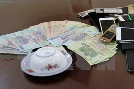 Công an vây bắt đánh bạc, bí thư phường nhảy lầu bỏ trốn