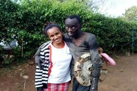 Gặp lại bạn thời thơ ấu nghiện ngập, cô gái làm điều cảm phục 