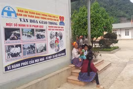 Cô giáo lùi ôtô làm chết học sinh: 1 em suýt bị chèn qua người lần nữa