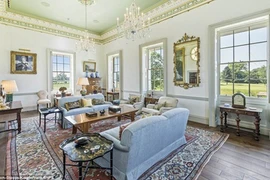 Chi ngay 1,1 tỷ để được ở trong đài quan sát của Vua