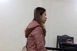 Kết đắng của những "hotgirl" thích xài tiền đô