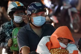 Tránh nóng, người dân trắng đêm đổ về quê nghỉ lễ 2/9