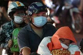 Tránh nóng, người dân trắng đêm đổ về quê nghỉ lễ 2/9