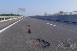 Bộ GTVT lên tiếng vụ cao tốc 34.000 tỷ chi chít ổ gà