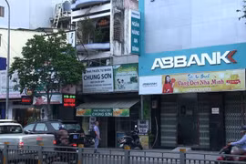 Nghẹt thở giây phút bảo vệ ngân hàng An Bình đối đầu 2 tên cướp có súng