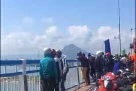 Nam thanh niên giả nhảy cầu tự tử để câu like trên mạng xã hội