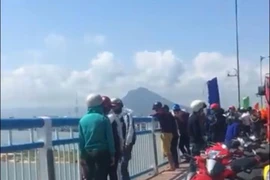 Nam thanh niên giả nhảy cầu tự tử để câu like trên mạng xã hội