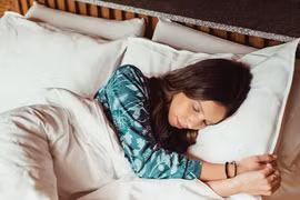 Làm cách này, ban đêm ngủ không bật điều hòa vẫn mát 