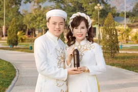 Bỏ núi xuống phố mưu sinh, “cô dâu 62 tuổi” trải lòng về chồng