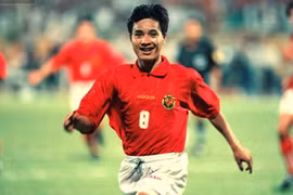 Nhìn lại quá khứ cầu thủ Nguyễn Hồng Sơn vừa được FIFA vinh danh