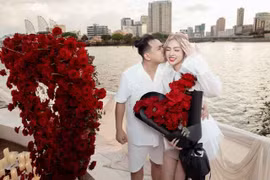 Trần Thanh Tâm được bạn trai doanh nhân cầu hôn trên du thuyền