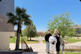 Xúc động chàng trai Đà Nẵng đưa mẹ du lịch vòng quanh thế giới