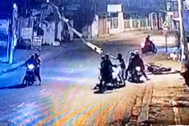 Hàng chục đối tượng đâm chém loạn xạ nhóm thanh niên vì…ghen lầm