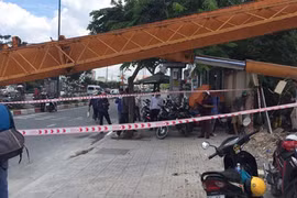 Vụ cần cẩu sập xuống đại lộ: Chủ đầu tư “phớt lờ” giấy phép