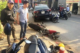 Mazda 3 tông hàng loạt xe máy, nhiều người nhập viện