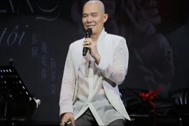 Nathan Lee cạo trọc đầu, tiết lộ bị đánh thuốc, cướp sạch tài sản