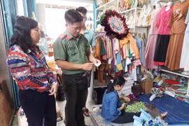 Kiểm tra các cơ sở bán hoa cuốn từ tiền thật