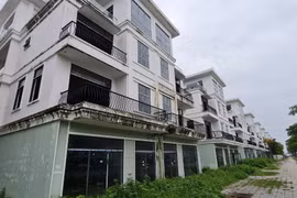 Cận cảnh loạt shophouse chục tỷ bỏ hoang ở Đà Nẵng