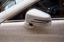 Choáng ngợp cách tiêu tiền xa hoa nhất của các tỷ phú 