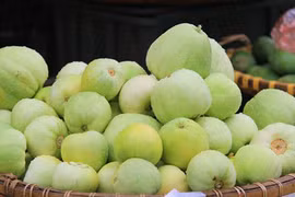 Những trái cây đầu hè giá mềm hút hồn bà nội trợ