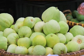 Những trái cây đầu hè giá mềm hút hồn bà nội trợ