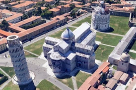 Hé lộ nguyên nhân tháp Pisa nghiêng theo nhiều hướng
