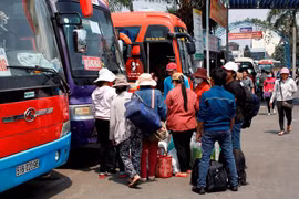 Đi lại dịp 30/4-1/5: Giá vé xe tăng từ 20%-40%