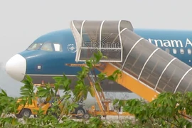 Nam thanh niên đột nhập lên máy bay tại Vinh