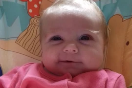 Bé gái sống sót thần kỳ sau khi được vá tim bằng... áo mưa