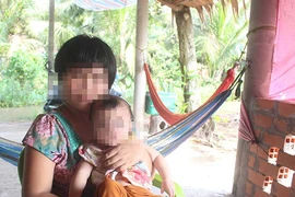 Bé tâm thần bị ông hàng xóm xâm hại sinh con