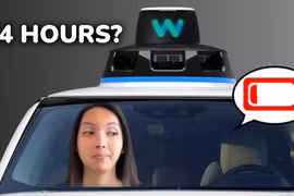 Du khách hoảng hồn khi trải nghiệm robot taxi tại Trung Quốc