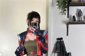 Phong cách cosplay táo bạo, nữ game thủ khiến người xem hớp hồn