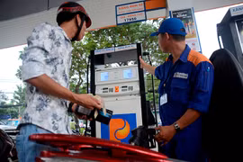 Bất ngờ xăng tăng giá “khủng” lần thứ 2 trong tháng 8 
