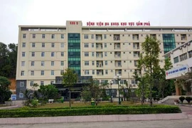 Bàng hoàng người đàn ông nhảy từ tầng 6 BVĐK Cẩm Phả