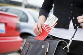 “Bóc mẽ” những chiêu lừa vé máy bay dịp Tết