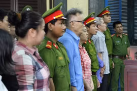 Tuyên án vụ cán bộ Hải quan tiếp tay cho buôn lậu