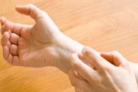 Sai lầm khiến dị ứng da mùa đông trầm trọng hơn