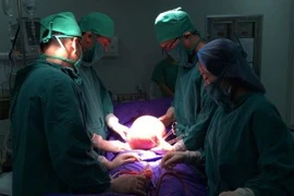 "Bóc" khối u xơ tử cung gần 3,6kg khỏi cơ thể