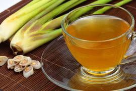 Cách làm tinh dầu sả cực dễ đuổi muỗi truyền virus Zika