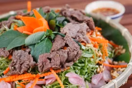 Cách làm gỏi rau muống thịt bò ngọt mát ngày đầu hè