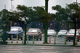 Ôtô nhập khẩu về Việt Nam bất ngờ giảm mạnh 