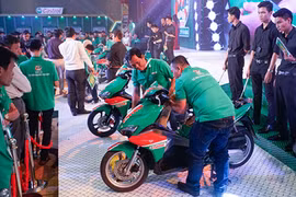 Thợ sửa xe máy Việt Nam thi tài cùng Castrol