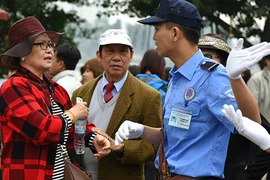 Ban tổ chức lễ hội hoa hồng xin lỗi khách vì thiếu sót